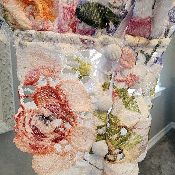 Boston Proper Multicolor Floral V-Neck Top - Picture 9 of 11